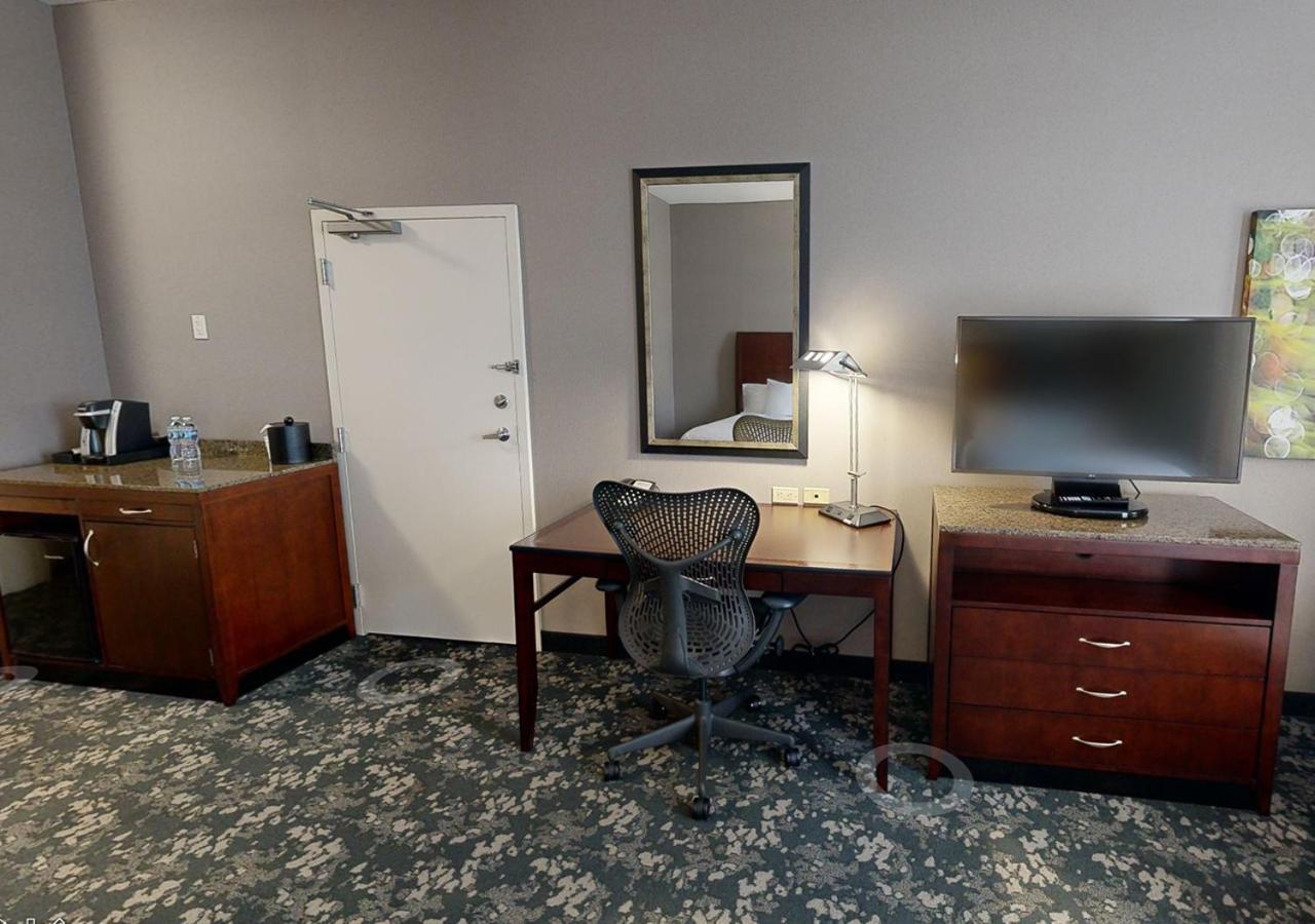 Hilton Garden Inn Detroit/Novi Exterior photo